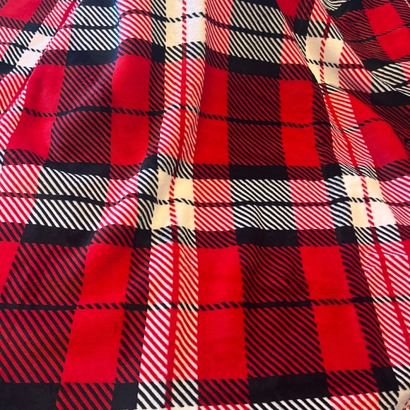 LAST TWO!!!  BNIP Pink Victoria’s Secret Red Plaid Sherpa Blanket - Picture 5 of 9
